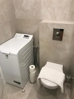 Salle de bains dans l'établissement Cozy 1 bedroom apartment Antibes Juan-les-Pins - walk to beaches, restaurants, old town